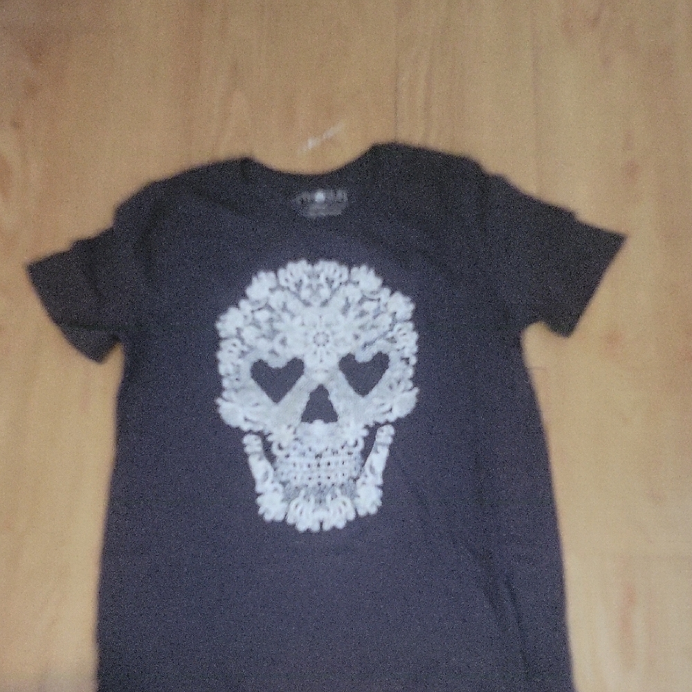 Fifth Sun Gray  Tee with Intricate Skull Design Size Med